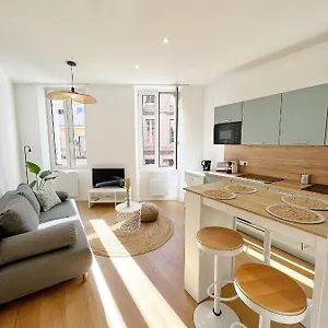https://le-carreau-de-falguiere-hypercentre-gare.midi-pyreneeshotels.com